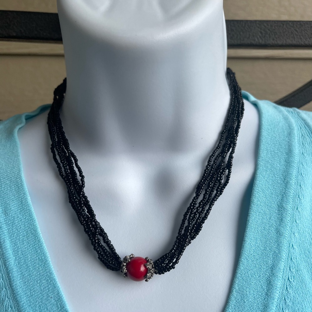 Red and black seed bead necklace used - Picture 2 of 4